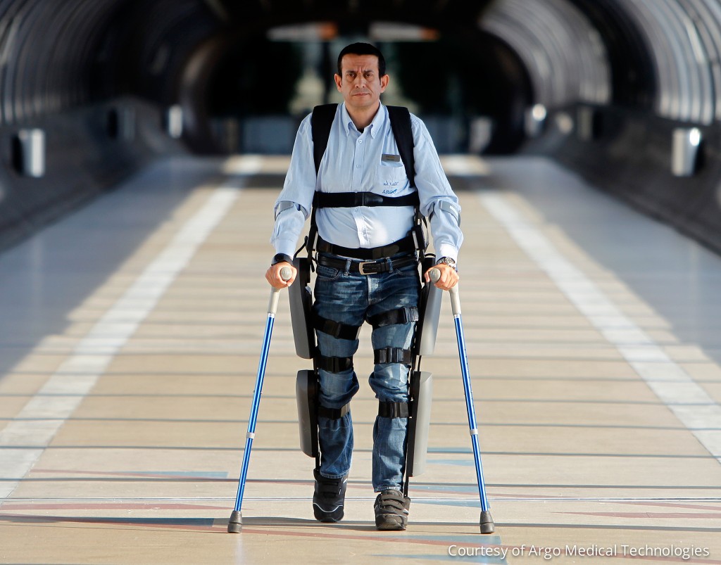 ReWalk – экзоскелет, позволяющий ходить людям, страдающим параличом нижних конечностей